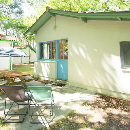 Maisonnette 6 Pers Dans Avec Piscine Ares