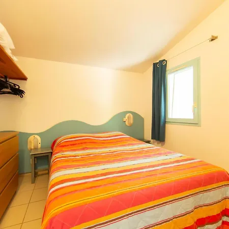 Maisonnette 6 Pers Dans Avec Piscine * Ares