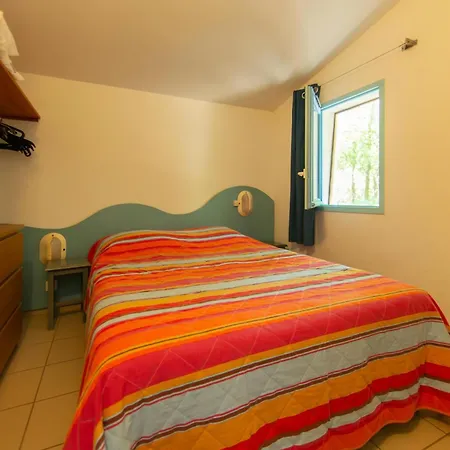 Maisonnette 6 Pers Dans Avec Piscine
