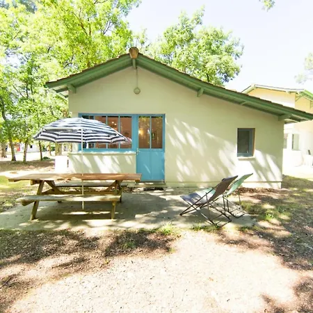 Maisonnette St Brice 44 For 5 Persons Hébergement de vacances Ares